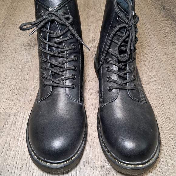 Dr. Martens Black Leather Men's Boots - Picture 1 of 7